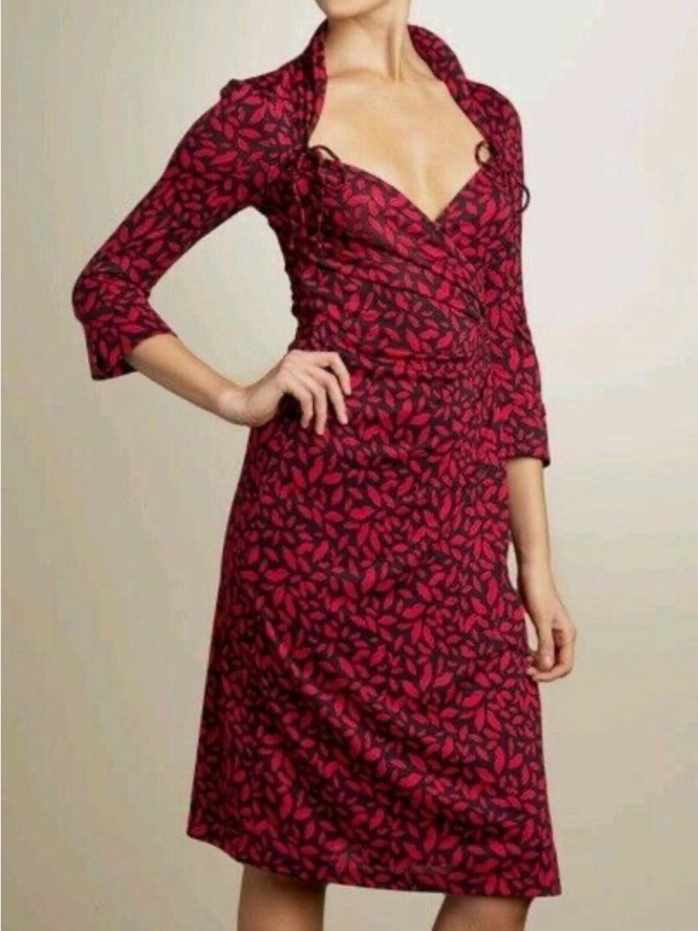 Diane von Furstenberg DVF
Kiss Gildred Black Red Lip Wrap SILK
Dress 6